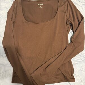 Hollister Women's Scoop Neck Long Sleeve Top in Chocolate Brown